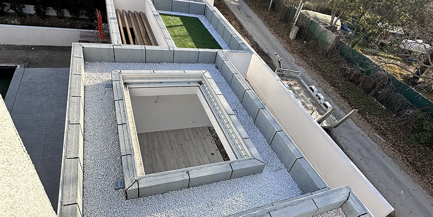 Réalisation d'un complexe d'étanchéité et pose d'un carrelage sur plots réglables