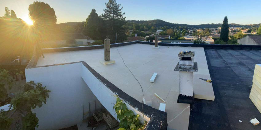 Pose d’une isolation polyuréthane épaisseur 120mm R=5,55 m2.K/w