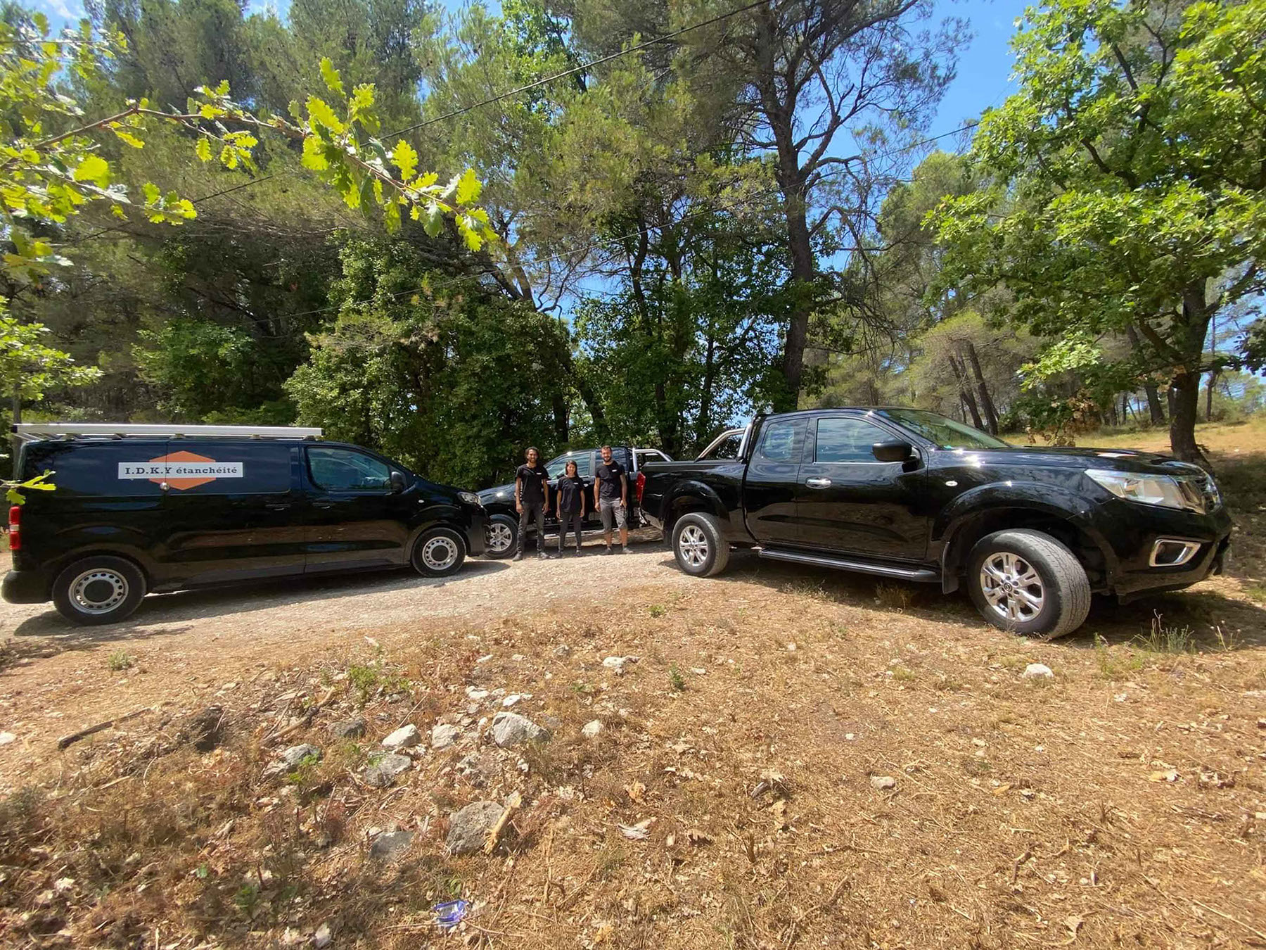 Réalisation d'un complexe d'étanchéité bicouche et pose d'un carrelage sur plots réglables.